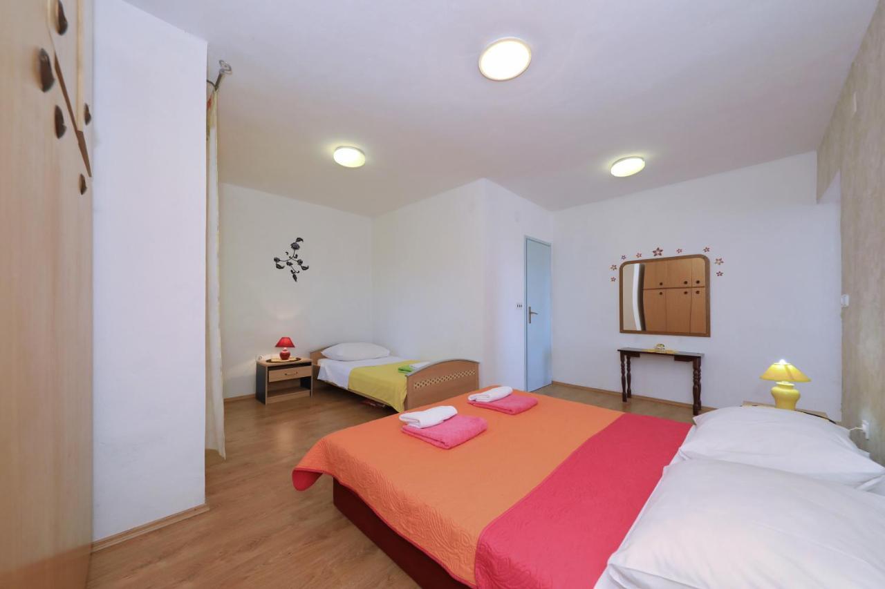 Apartments Luca Razanac Bagian luar foto